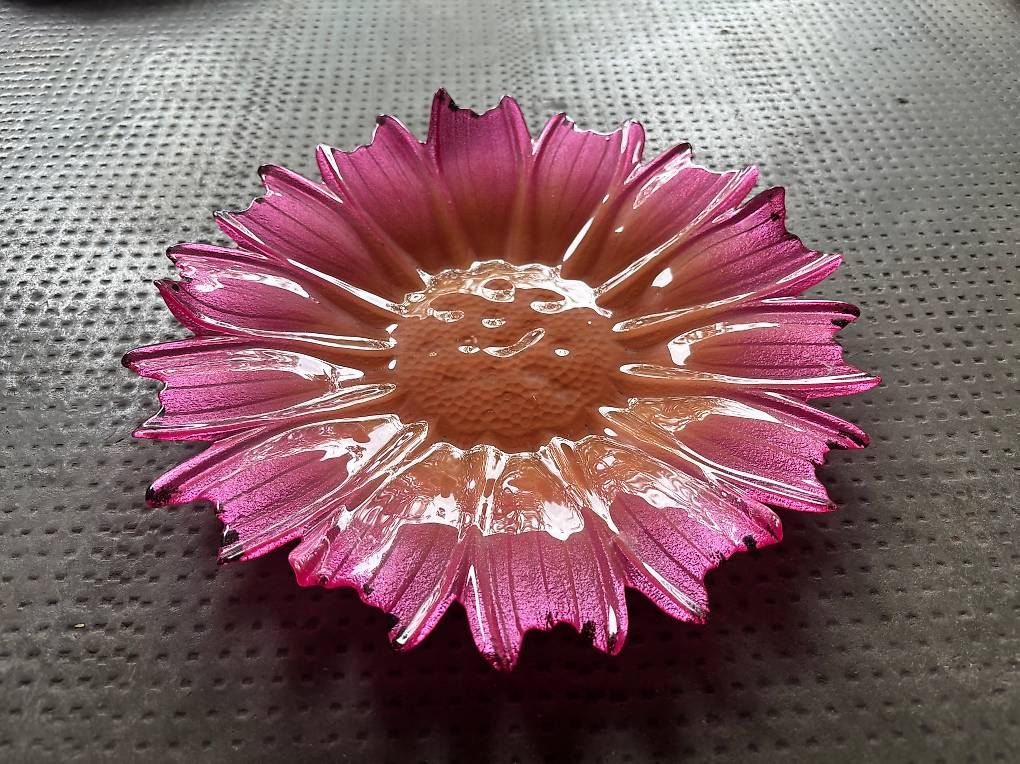 Piatti: Une belle assiette en forme de fleur – Usato da Lausanne venduto da sab_d2cq