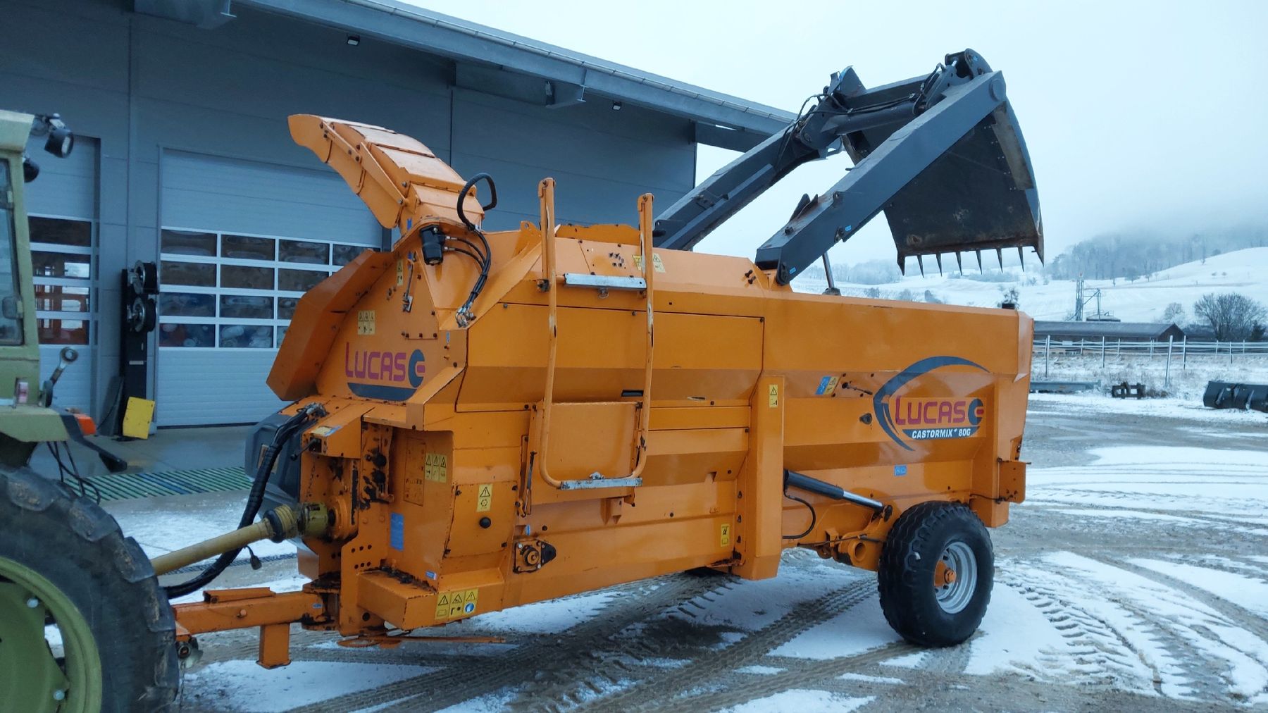 Tutte le macchine: Lucas Castor 80G Einstreuwagen / Futter Verteilwagen – Usato da Siblingen venduto da Bacherach2