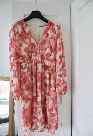 Magnifique robe à fleurs Motus Boutique taille M