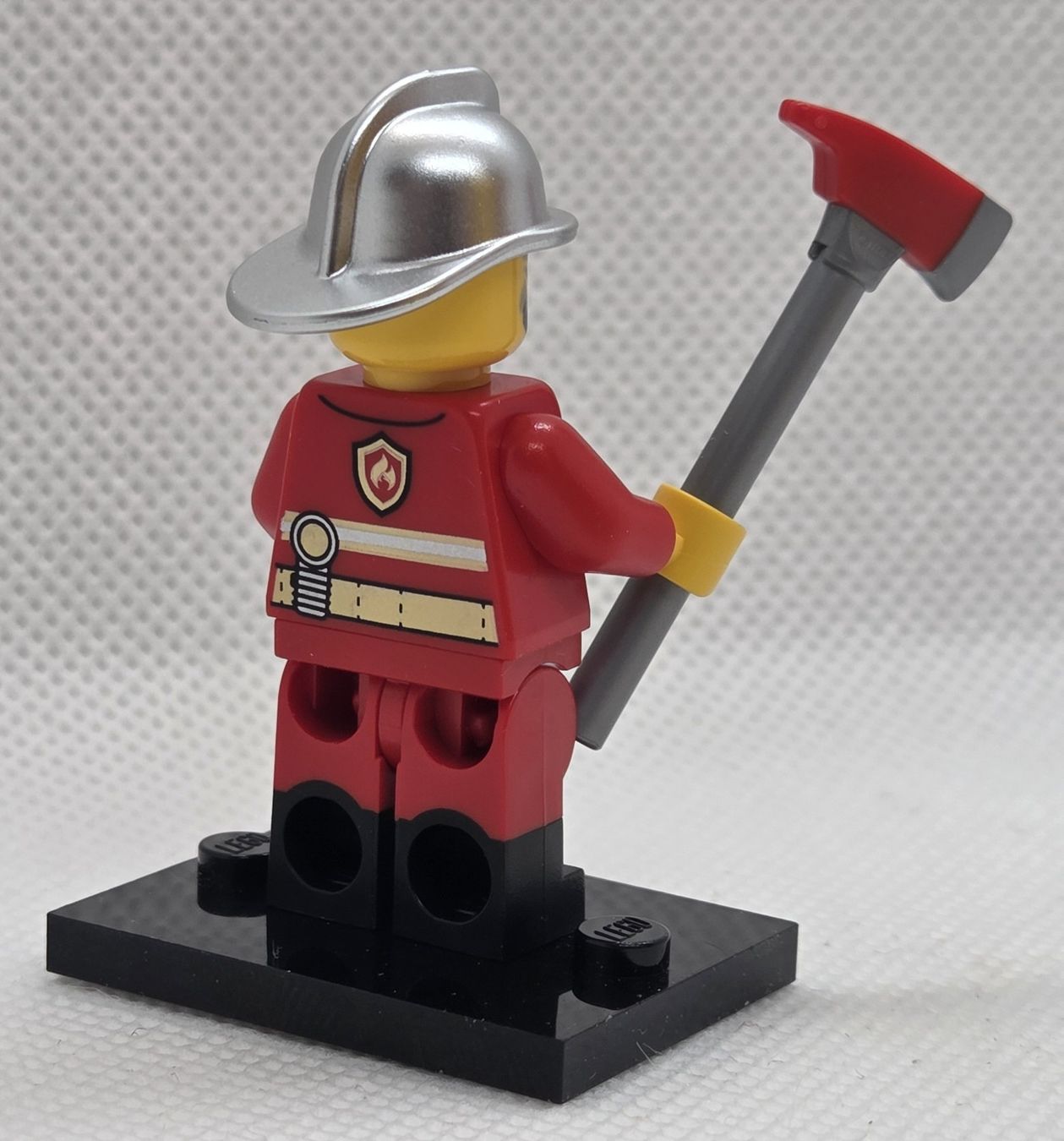 Lego Kit di costruzioni: LEGO BAM early middle 2026 Firefighter with fire axe – Nuovo (secondo la descrizione) da Basadingen venduto da NekoBricks 3