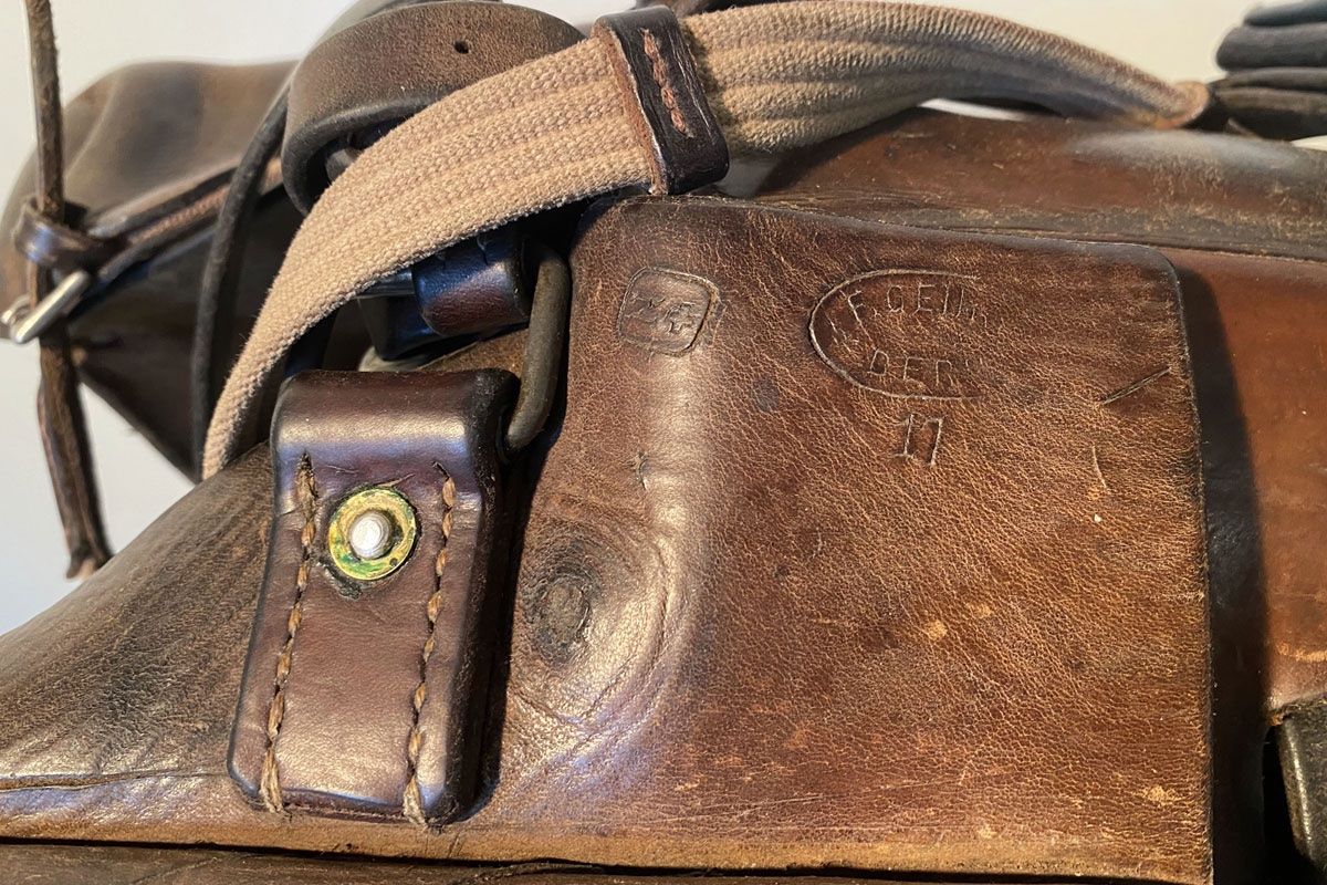 Selle & Accessori: Armee Pferdesattel mit Leder Taschen – Usato da Ballwil venduto da ClassicGallery 5