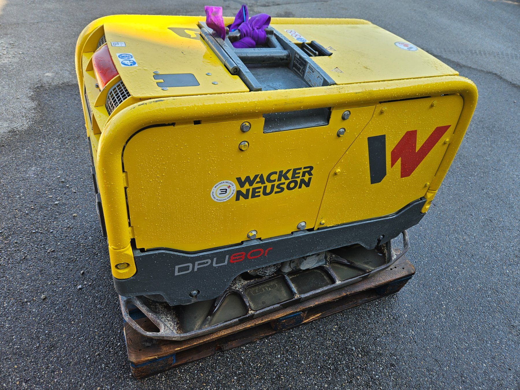 Wacker Neuson Tutte le macchine: Wacker Neuson Fibroplatte / Rüttelplatte DPU80rLec770 – Usato da Degersheim venduto da Schnusi7