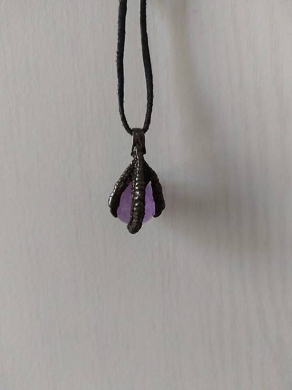 Ketten: Geierkrallen-Kette mit Amethyst – Gebraucht aus Zürich von de.sch
