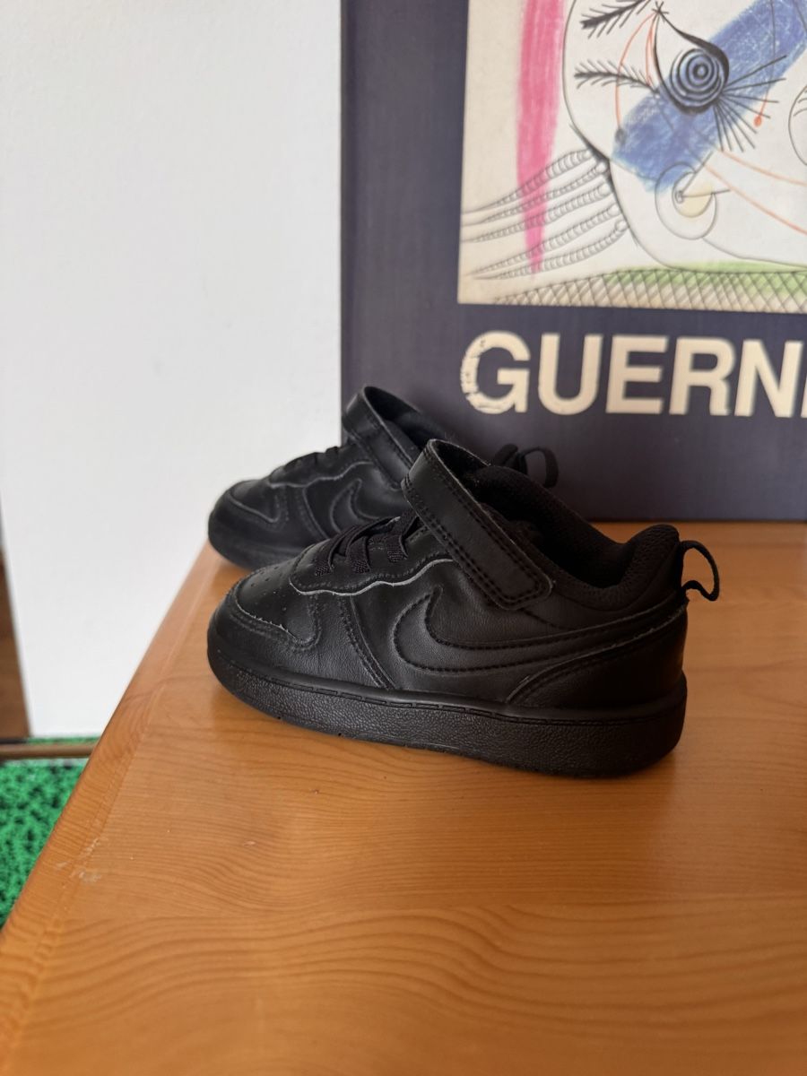 Scarpe per ragazzi: Baskets Nike noires pointure 23.5 etat usage correct – Usato da Vésenaz venduto da Angela.C3