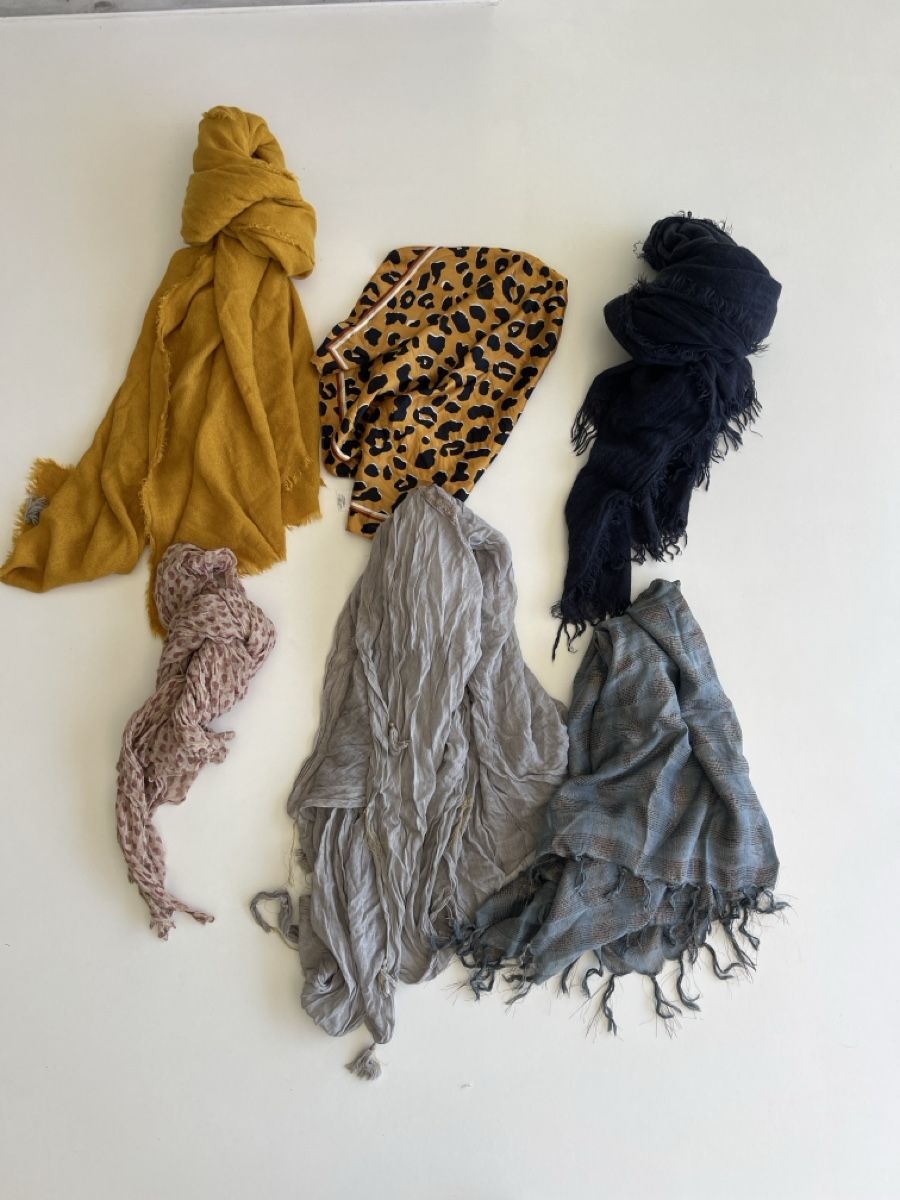 Foulards & écharpes: 6 Schals – D'occasion à Küsnacht ZH par Studjus