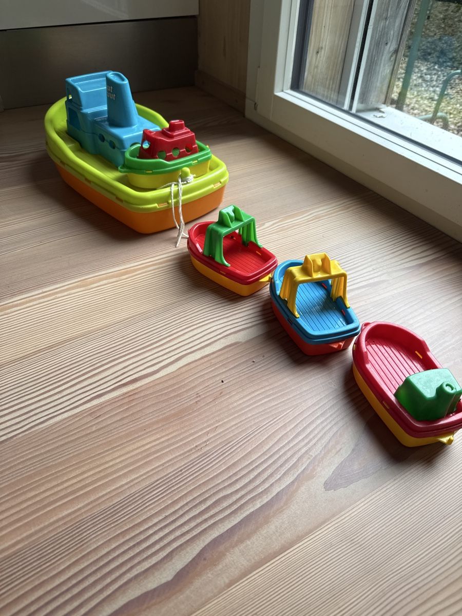 Spielzeuge: Spielzeug-Boote Set – Gebraucht aus Brittnau von Malwe 1