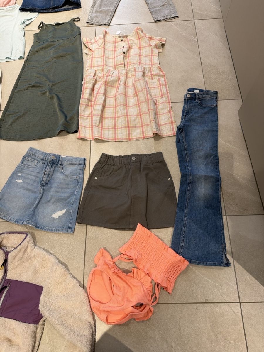H&M Ensembles coordonnés: kleiderpaket 134/140 – Neuf (Voir description) à Muhen par Guess1802 2