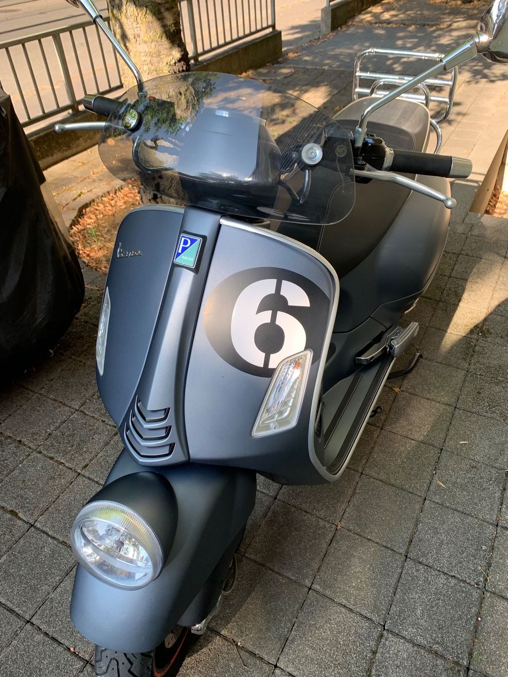 Vespa Scooters: Vespa Roller grau Sonderedition Nummer 6 ca.7200 km – D'occasion à Basel par per_9ysq