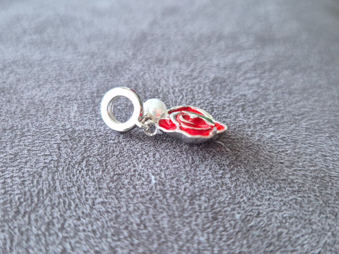Ciondoli: Charm Rose mit Perle +Garantie – Nuovo (secondo la descrizione) da Rotkreuz venduto da Carbone_Bijou-Shop 1