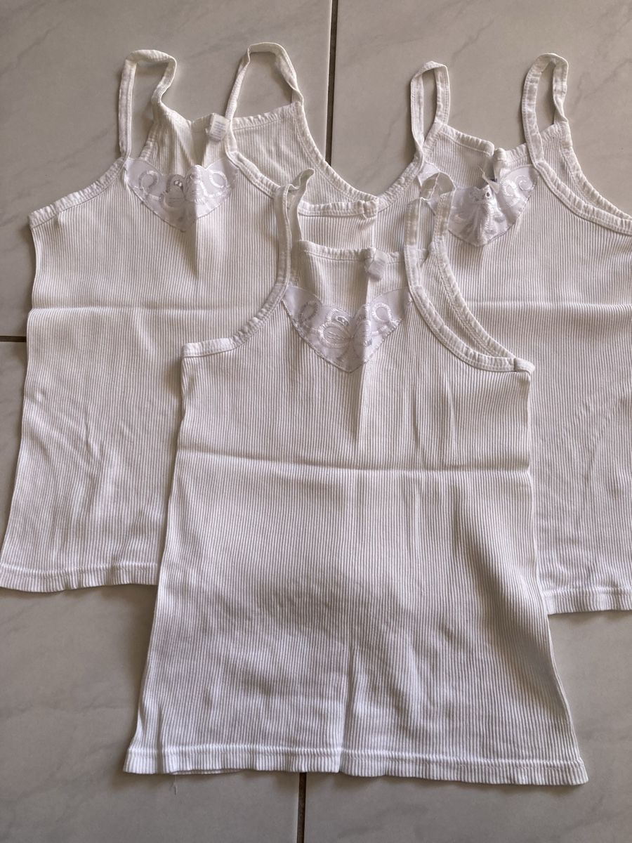 Biancheria intima: Lot de 3 camisoles blanches- Taille 128 – Usato da La Chaux-de-Fonds venduto da katica74