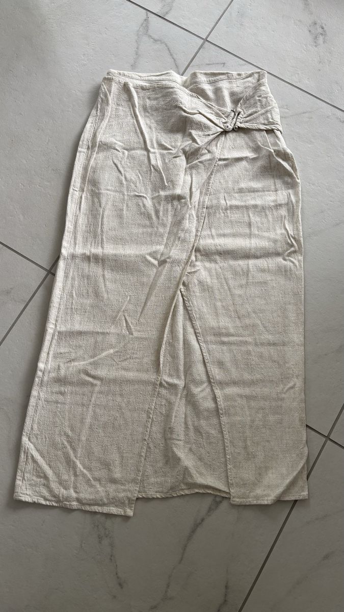 Stradivarius Gonne: Stradivarius Rock helles beige 42 – Usato da Seengen venduto da sa_land