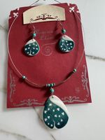 Hübsches Schmuckset mit Halskette und Ohrringen, Neu!