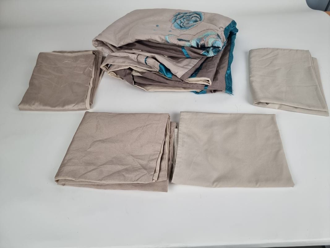 Bettwäsche: Bettwäsche Set – Gebraucht aus Urtenen-Schönbühl von Restwert_Schoenbuehl