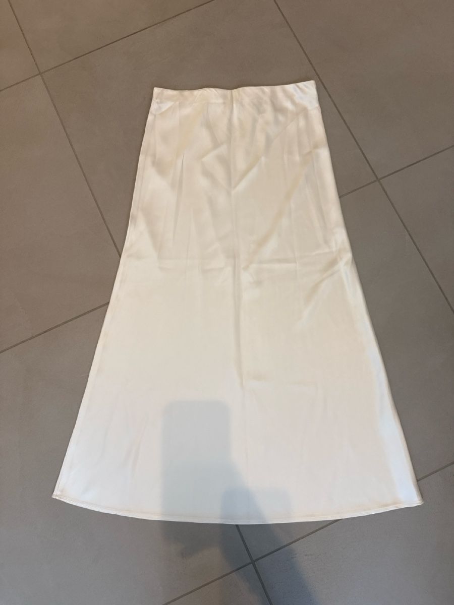 H&M Gonne: H&M Satinrock in Weiss  – Nuovo e nell'imballaggio originale da Pfaffhausen venduto da Beli94