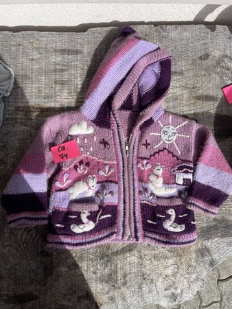 Süesse Kinder Strickjacke mit Kapuze, Grösse ca. 74