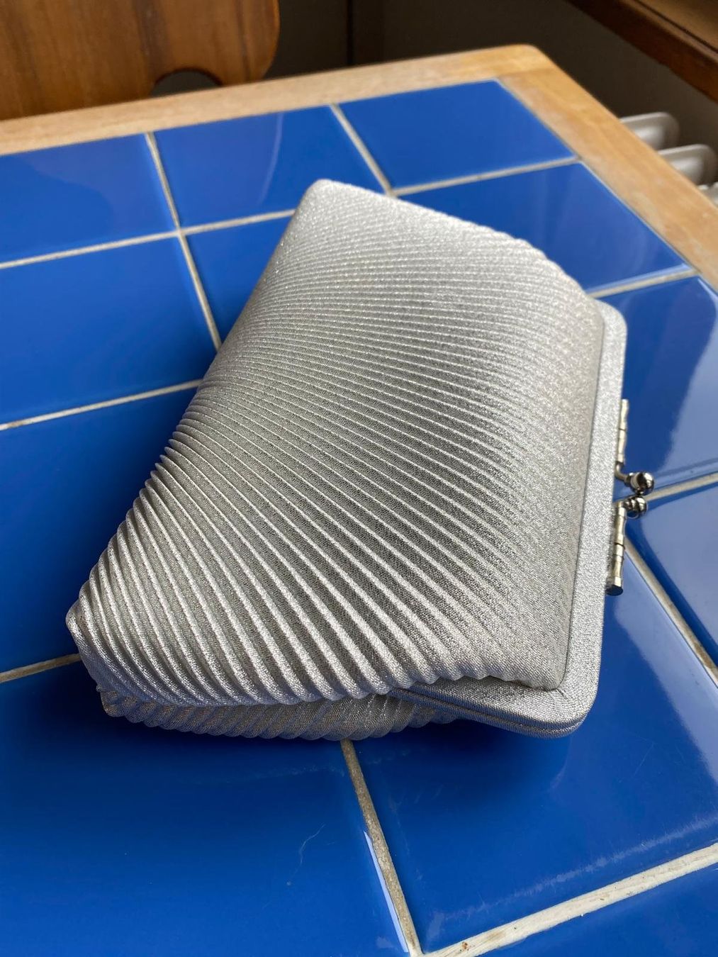 Borse da donna: Silbrige Clutch NEU – Usato da Liestal venduto da Nizli 2
