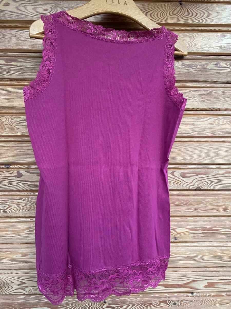 T-Shirts: Violettes Shirt mit Spitzen Größe L – Gebraucht aus Scuol von frosch85 1