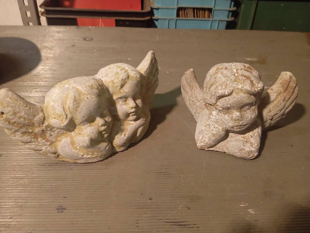 Alle Dekorationen: 2 Engelsfiguren aus Beton – Gebraucht aus Basel von Petergunn