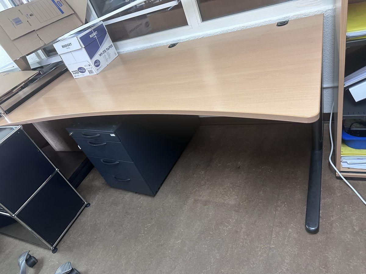 Bureaux: Bürotisch Buche gebraucht – D'occasion à Muri AG par Raimai