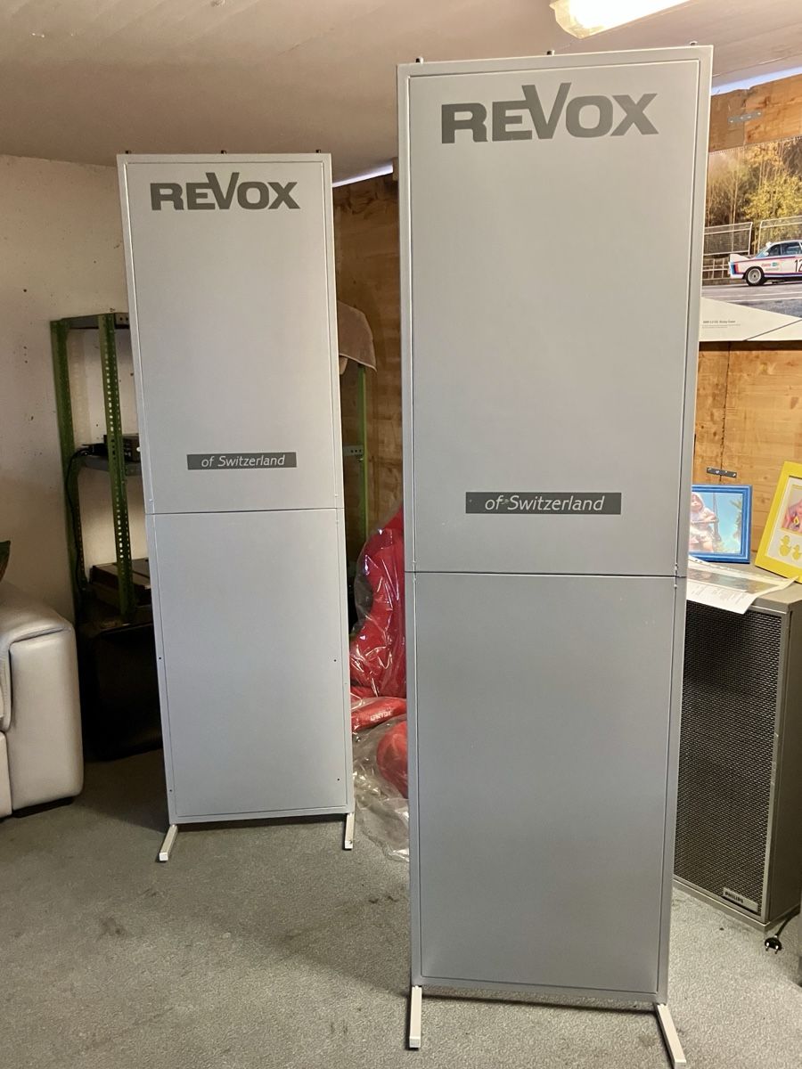 Revox Haut-parleurs: Revox showroom tower – D'occasion à Servion par Vintageguru