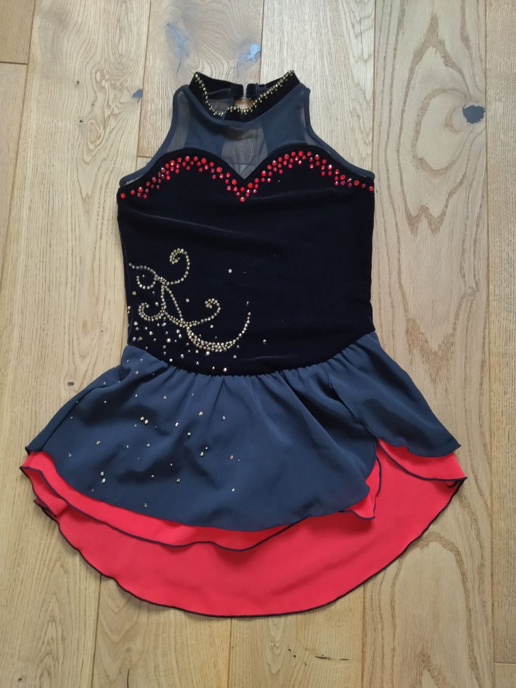 Robes et jupes: Kürkleid Eiskunstlauf – Neuf (Voir description) à Huttwil par Yellow74