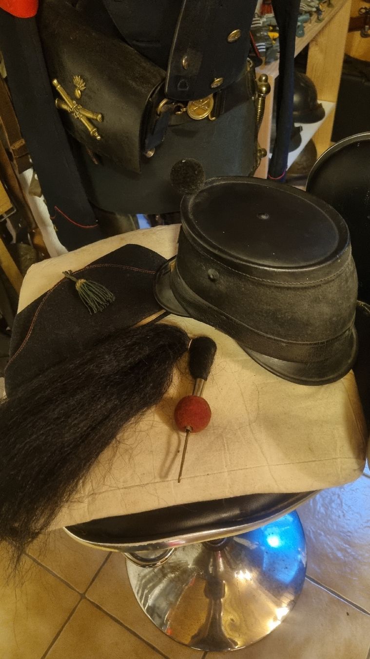 Schweizer Armee Uniformen: lots , shako , bonnet , pompon  – Gebraucht aus martigny von saphire02 2