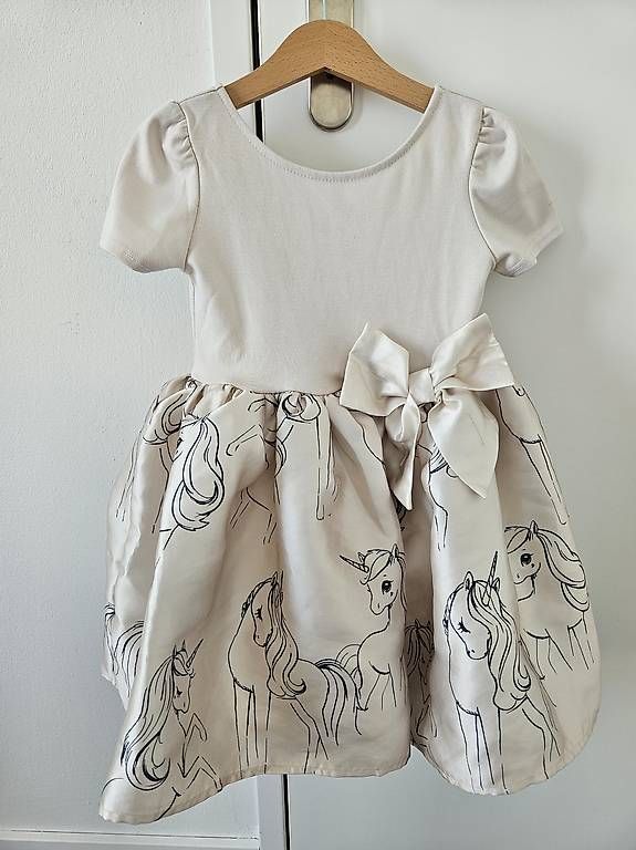 Vestiti & Gonne: Festliched Kleid Mädchen Grösse 98/104 – Usato da Neuenkirch venduto da Unicorn3759