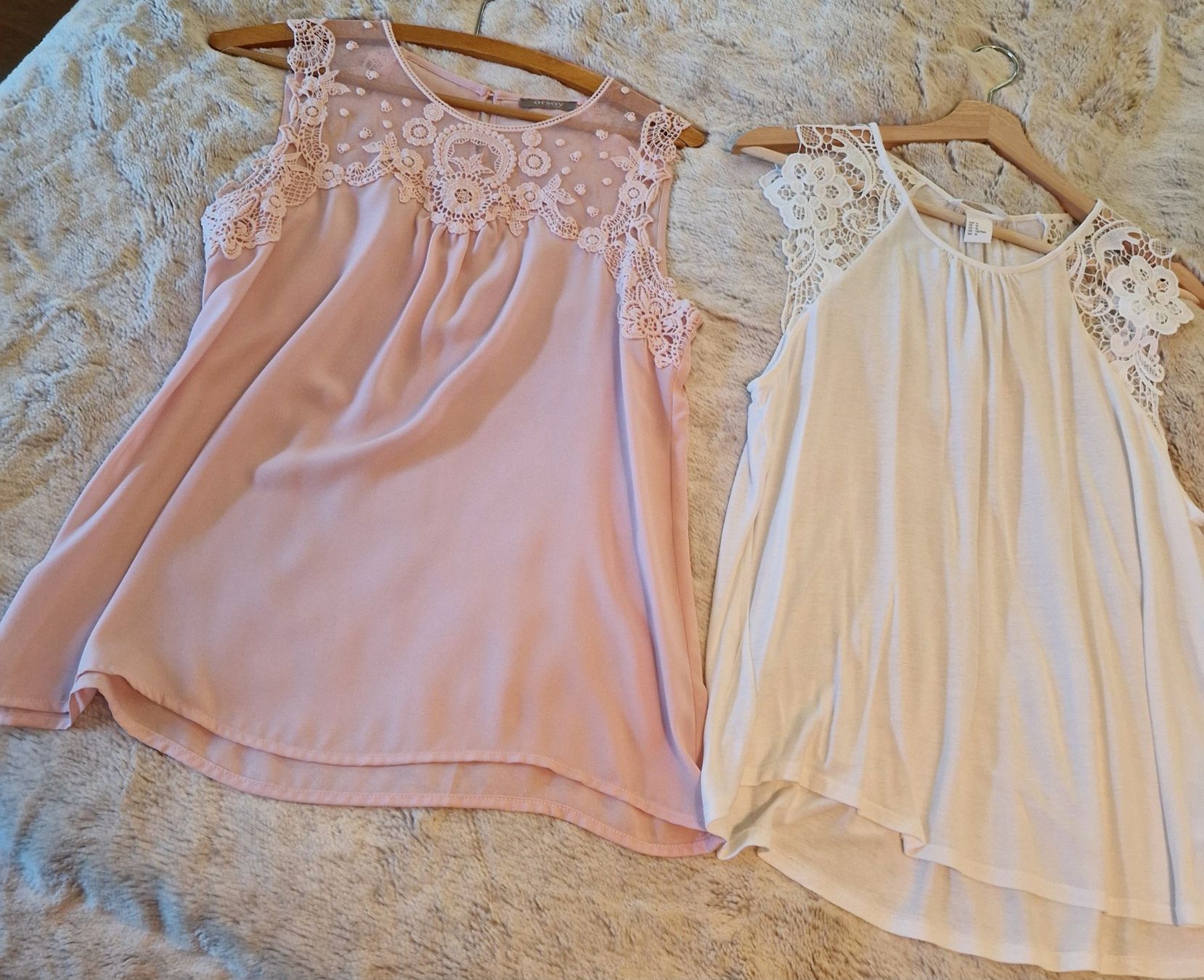 H&M Camicette: 2 Blusen / Shirts weiss / rosa Gr. M Spitzmuster – Usato da Nendeln venduto da Zopfie_