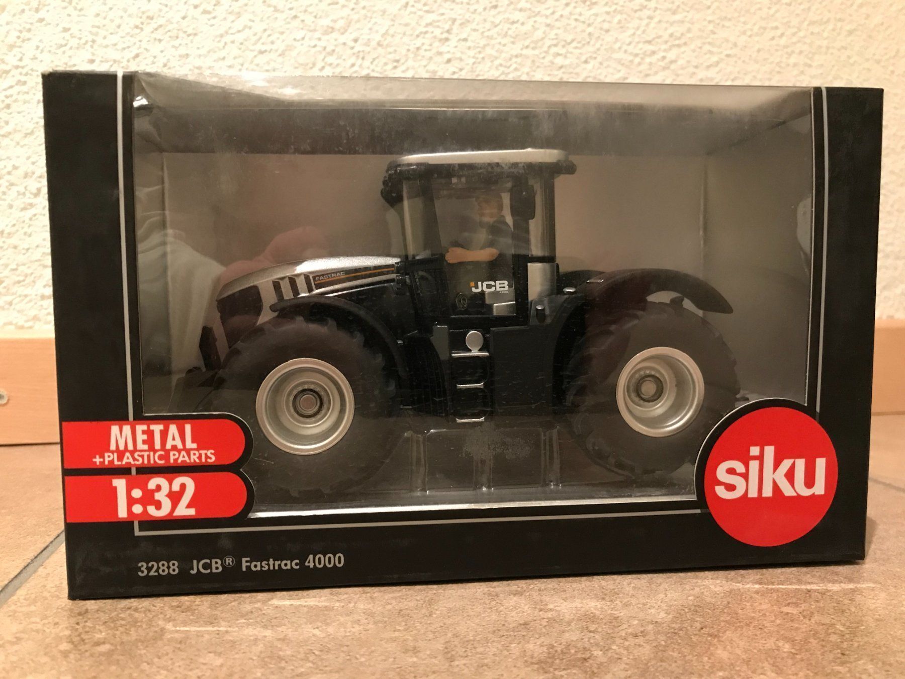 Jcb Trattori: SIKU JCB 4220 Fastrac – Nuovo e nell'imballaggio originale da Kreuzlingen venduto da Stefan1150 4