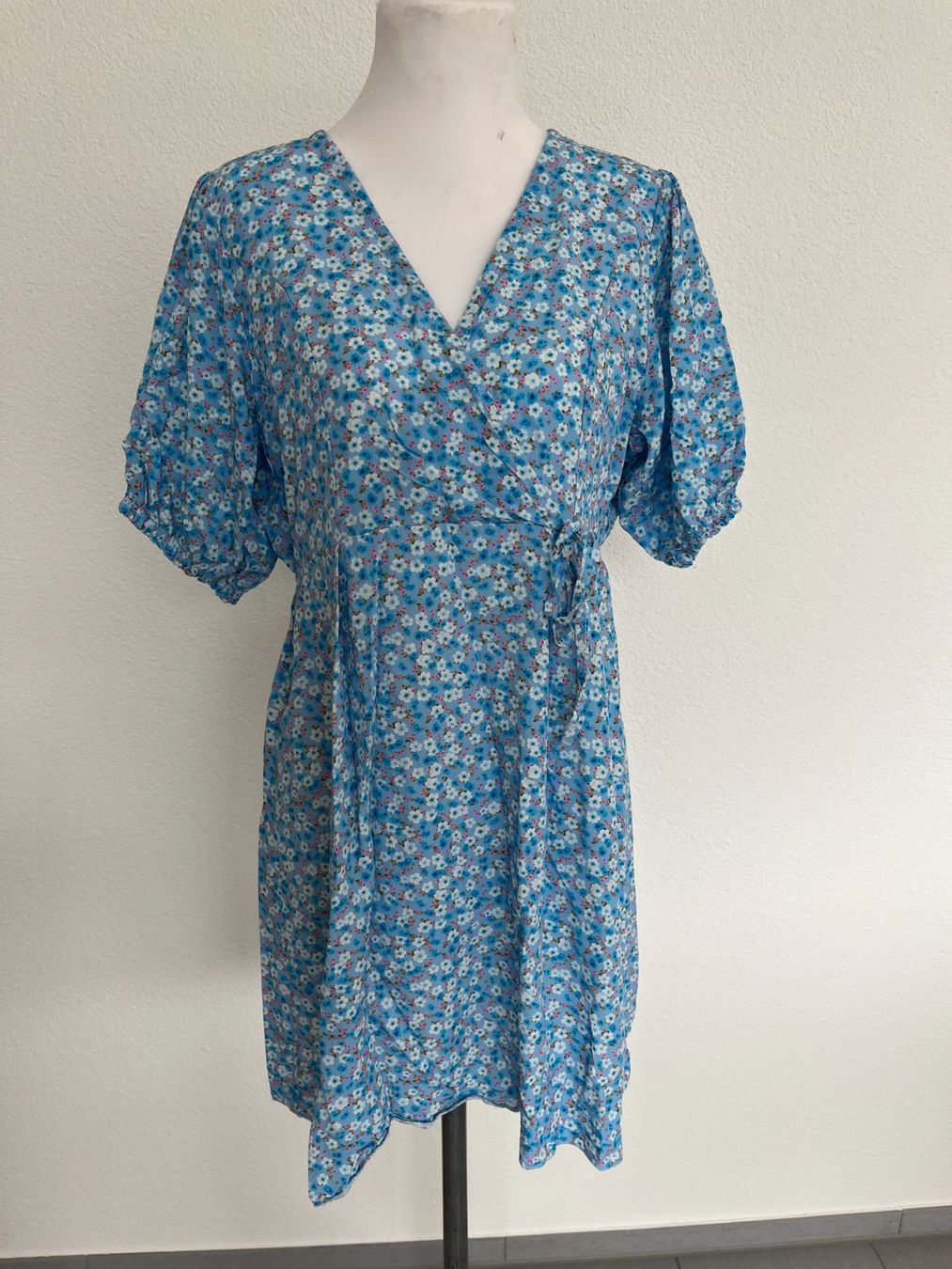 Kleider: Kleid, Viskose, Gr. S-M, NEU – Neu und originalverpackt aus Interlaken von Jasmin_Flower 1