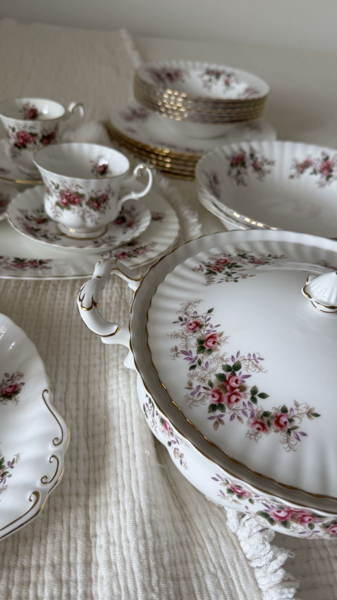 Royal Albert Set di piatti: Royal Albert Lavender Rose Tafelservice ! – Usato da Adliswil venduto da AE-Shop 3