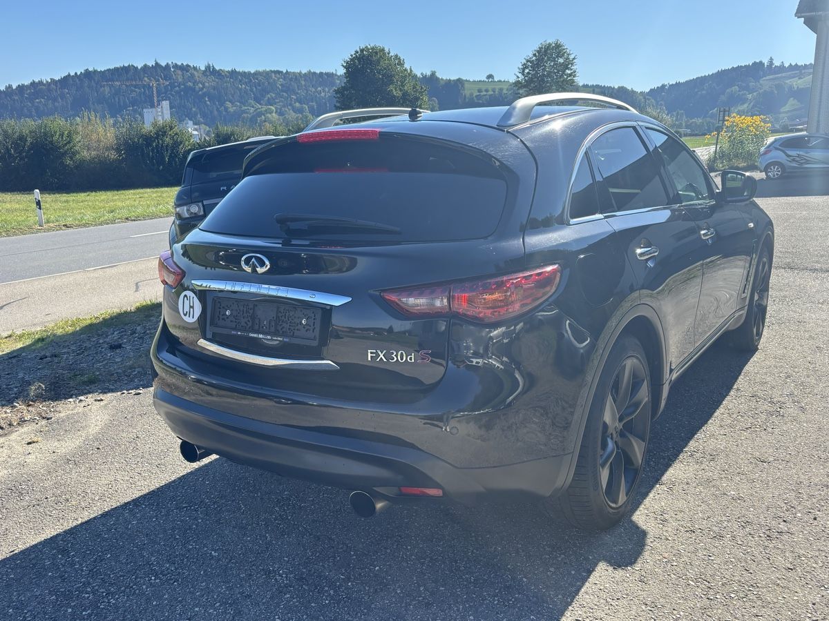 Infiniti Automobili: INFINITI FX30d S AWD Automatic – Usato da Menznau venduto da adi0601 3