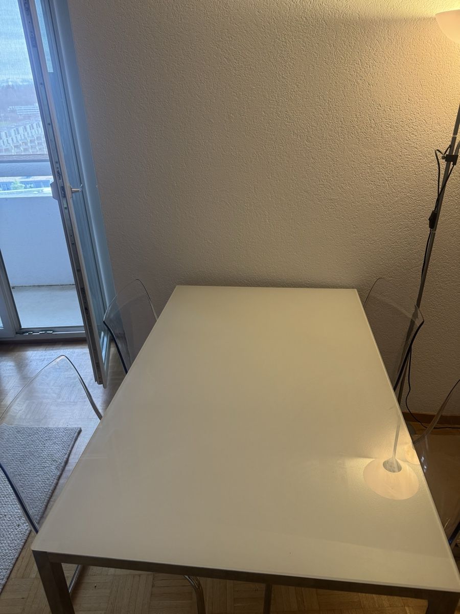 Ikea Tavoli: Tisch + 4 Stühle – Usato da Bern venduto da bal_8k9q 2