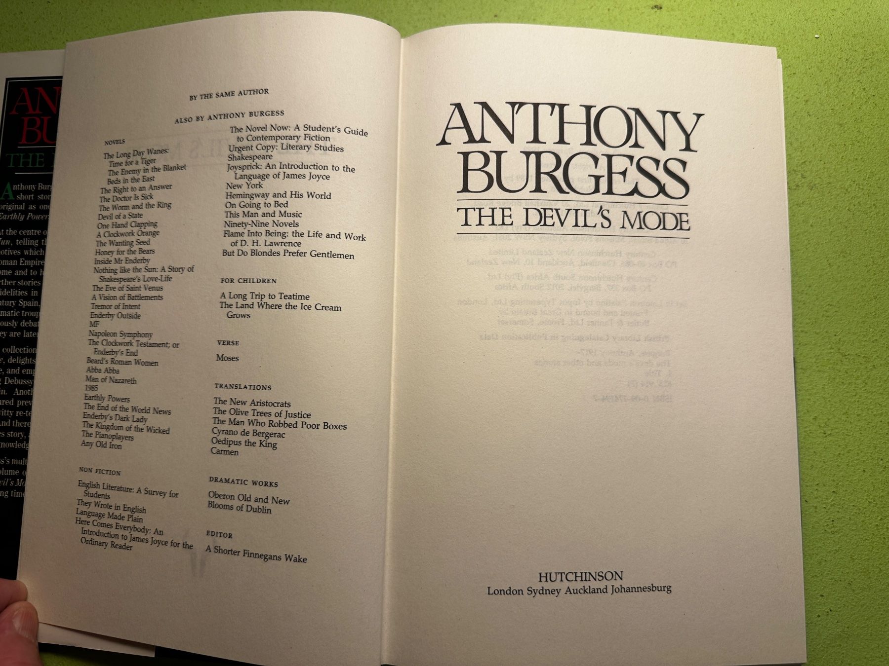 Libri: Anthony Burgess: The Devil's Mode – Usato da Zürich venduto da allp 2
