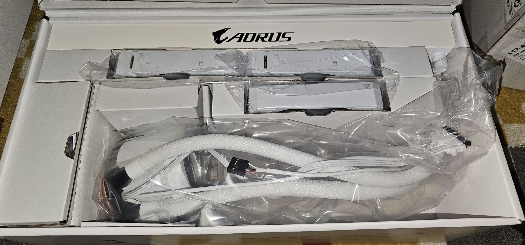 Gigabyte Elektronikbauteile: AORUS WATERFORCE X ll 360 ICE – Gebraucht aus Schlieren von huiop2 4