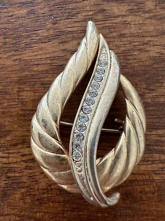 Broschen & Nadeln: Brosche vergoldet mit Steinchen (Modeschmuck) – Gebraucht aus Rothenburg von wer_g9fd 2
