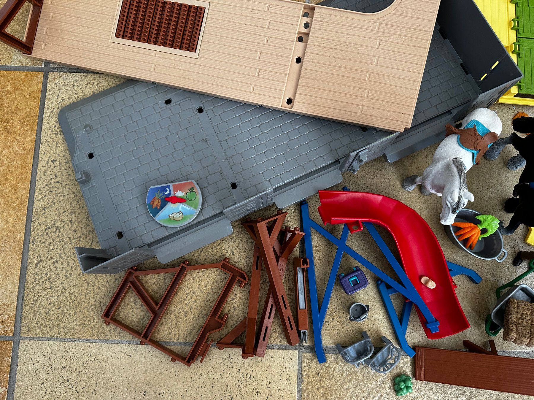 Schleich Spielzeuge: Schleich Bauernhof Pferdestall – Gebraucht aus Riedholz von Sendel 4