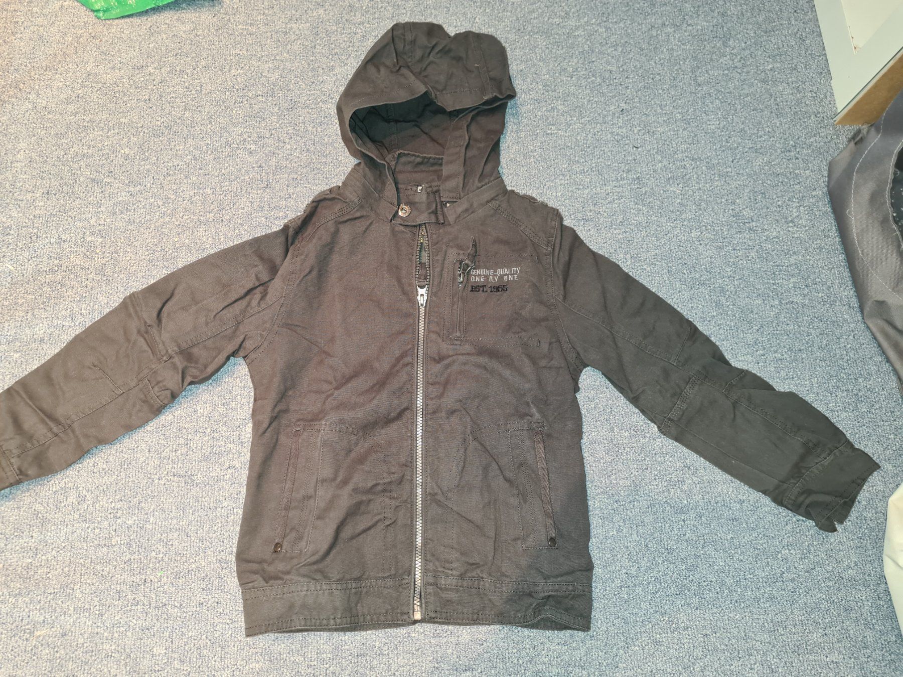 Giacche & Cappotti: Dünne Jacke anthrazit Gr. 128 Neu – Nuovo (secondo la descrizione) da Killwangen venduto da KIANA08