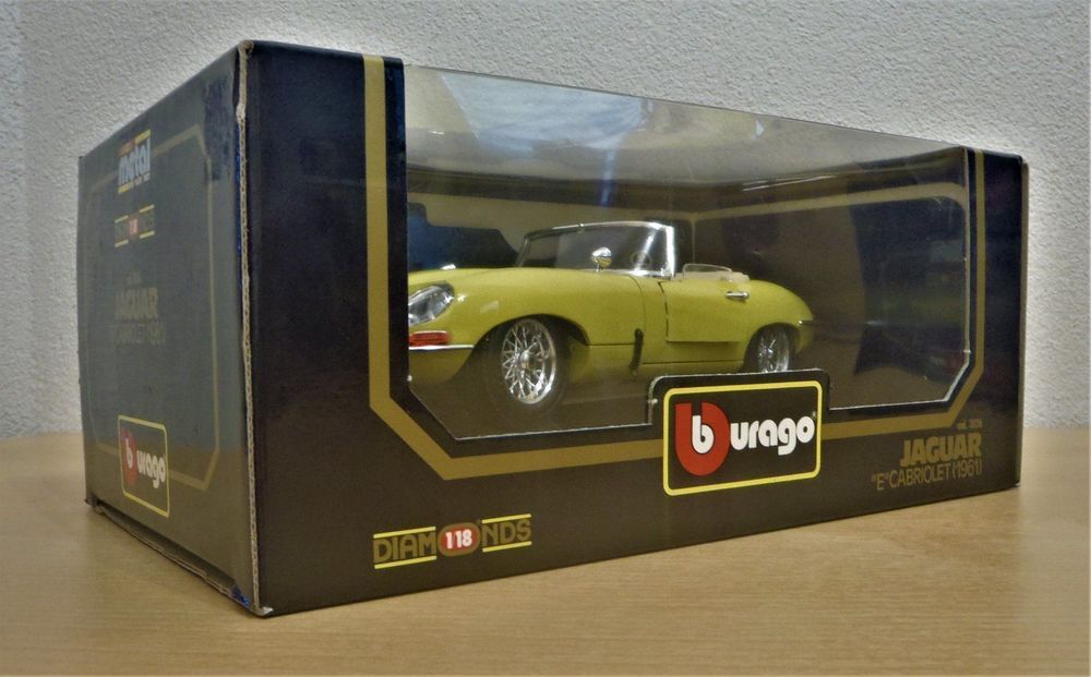 1:18 Burago Jaguar "E" Cabriolet (1963) 3