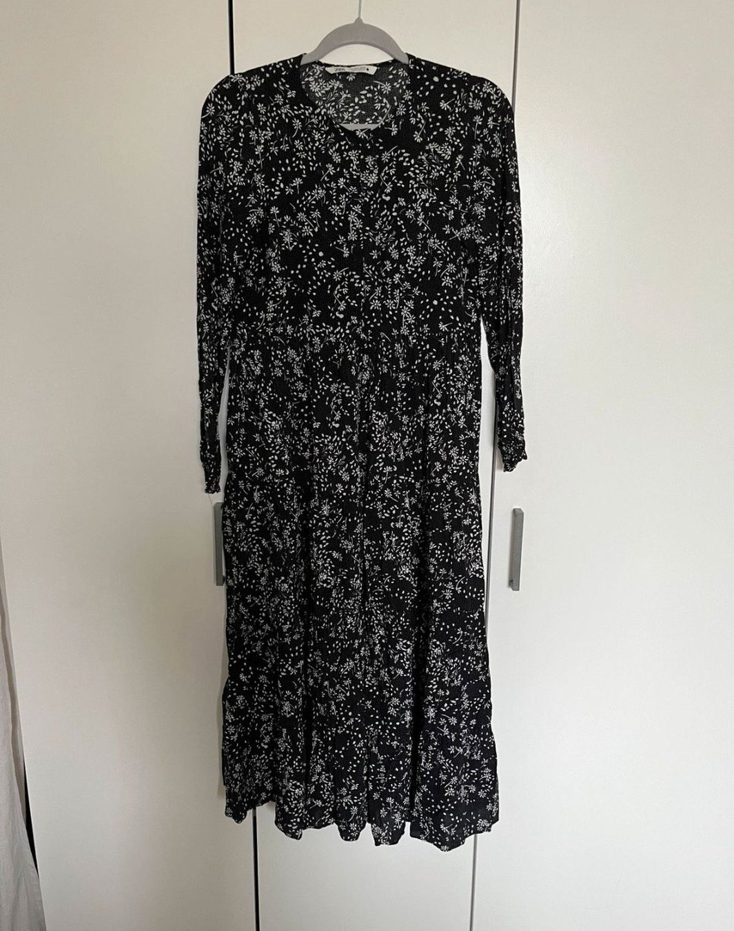 Zara Kleider: Zara Maxikleid Blumenmuster S – Gebraucht aus Gunzgen von 0Aurin0