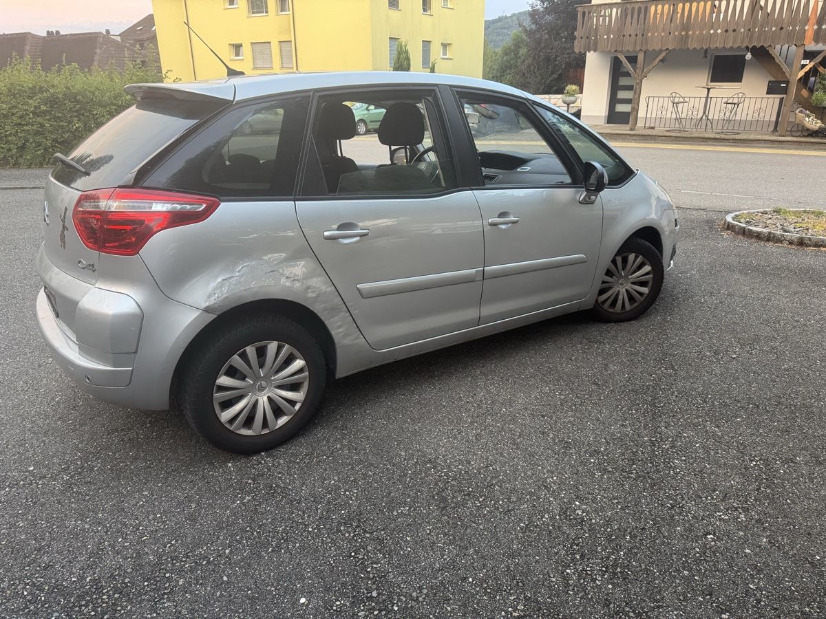 Citroën Autos: Citroen c4 1.6 benzin 2010  – D'occasion à Obergösgen par Jasmin.31 3