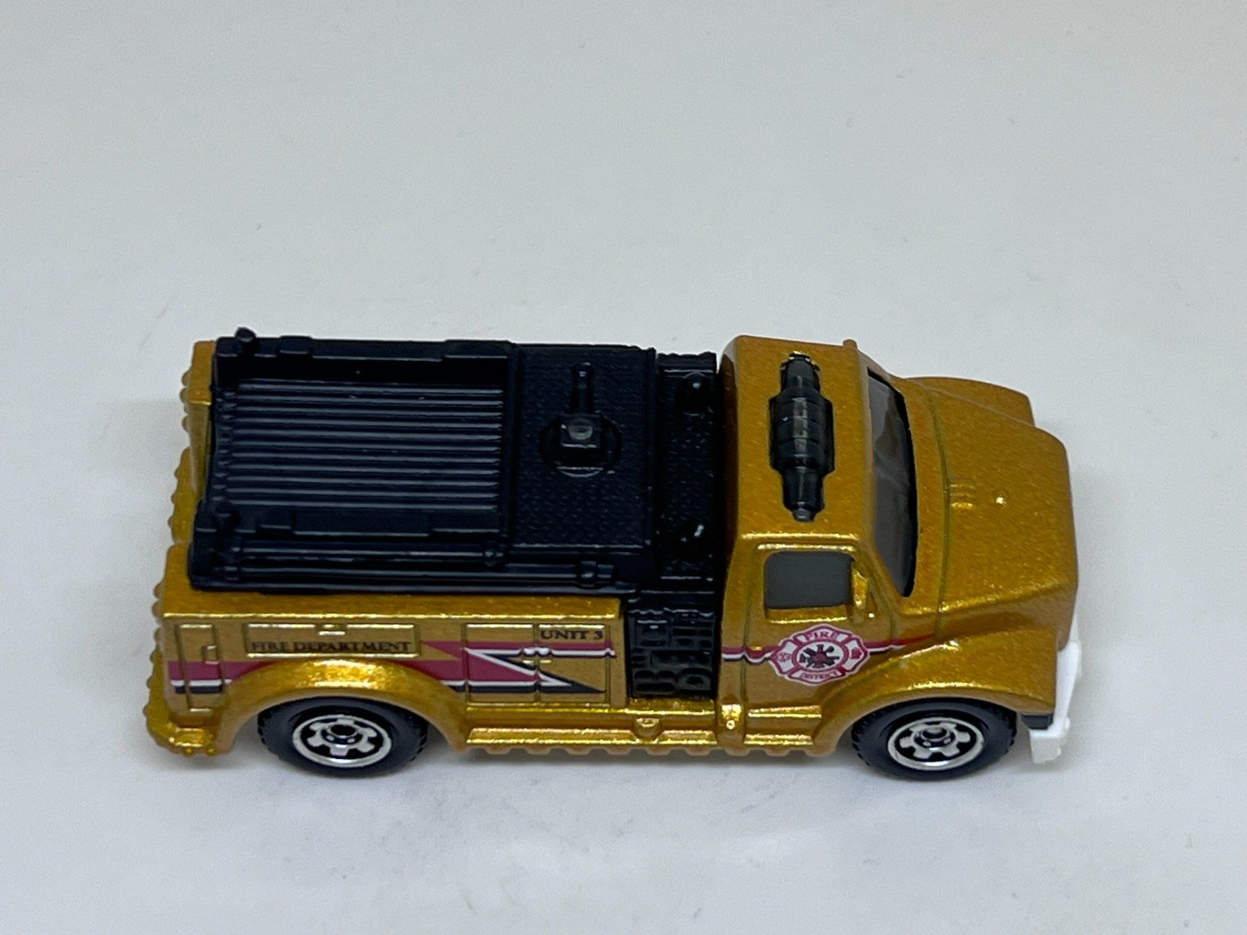 Matchbox Modellini d'auto: Matchbox Highway Rescue Fire Truck #331 – Usato da Wildegg venduto da LaaBoutique 1