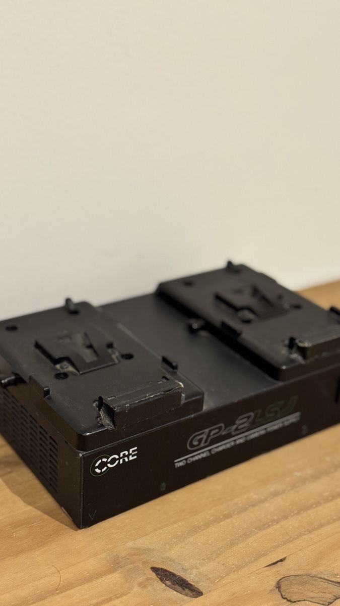 Altri accessori: CORE swittronix double V-Mount charger – Usato da Basel venduto da StevieMichelsen 1