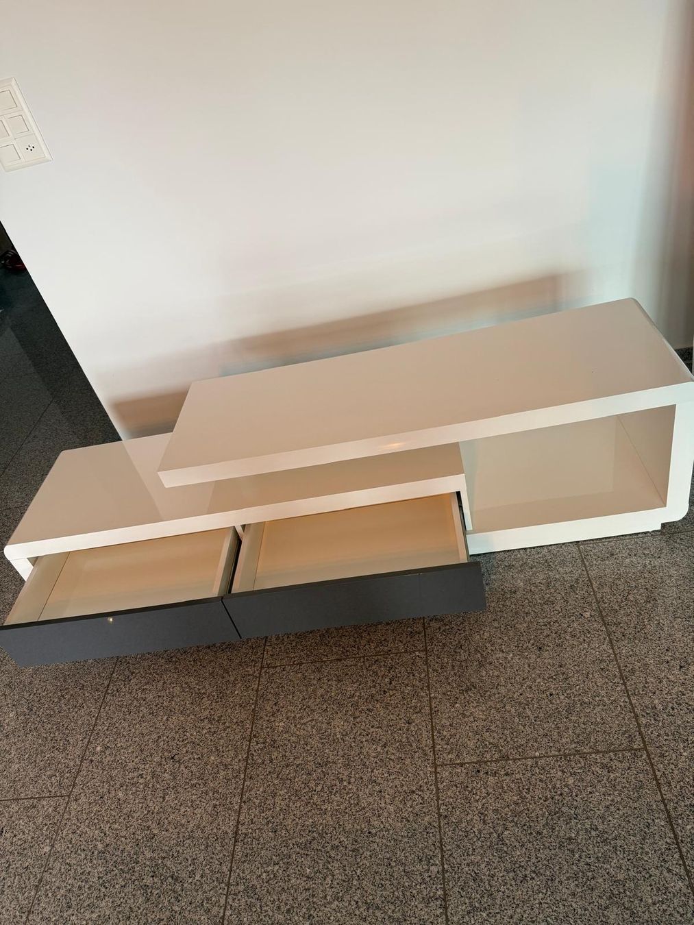 Mobili TV: Fernsehmöbel mit 2 Schubladen – Usato da Sempach venduto da ani_kb9m 1