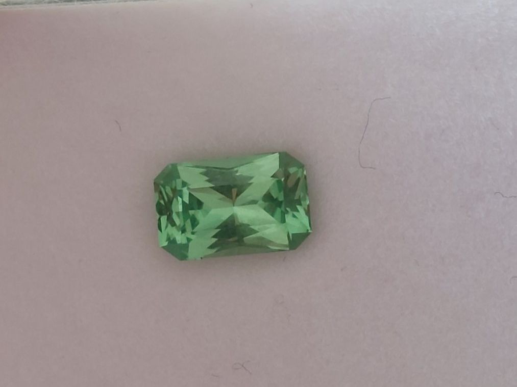 Pietre preziose: Flash sale !!! Tsavorite bluish 1.30ct Certified – Usato da Bévilard venduto da Yougems 1