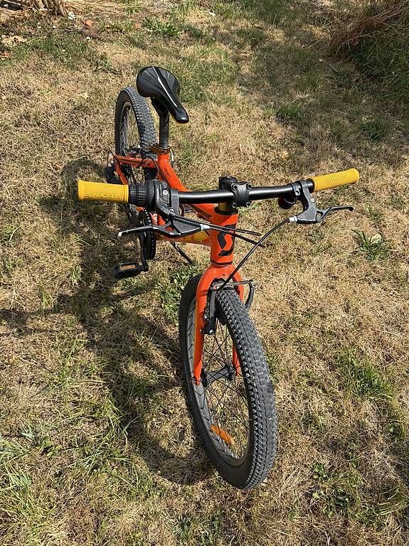 Vélos: Vélo enfant 20' SCOTT  – D'occasion à Vauffelin par mimosa08 1