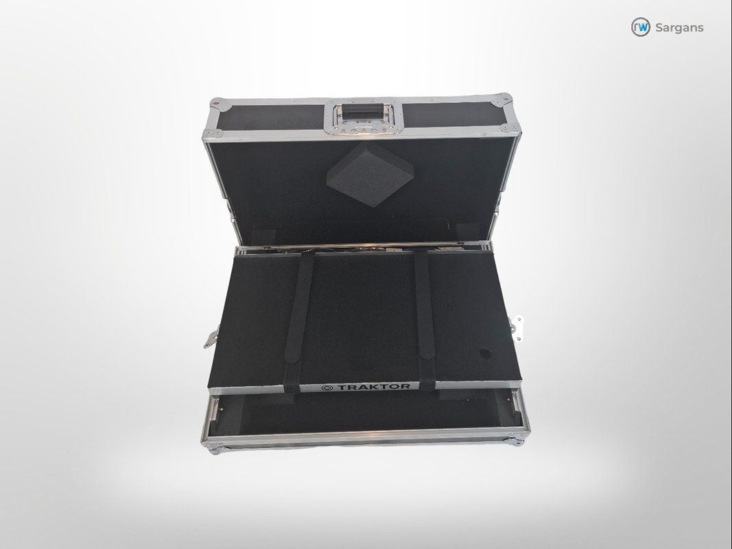 Valigie: TRAKTOR DJ Flightcase S4 ohne Controller – Nuovo (secondo la descrizione) da Sargans venduto da Restwert_Sargans 2