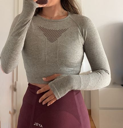 AYBL  Motion Seamless Long Sleeve Crop Top 
