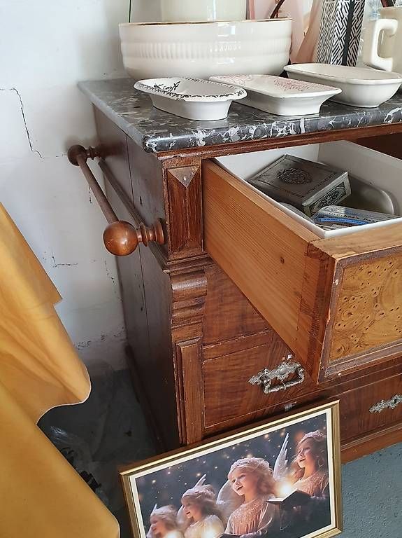 Commodes: Alte Kommode mit Marmorplatte – D'occasion à Seengen par Ladixen 1