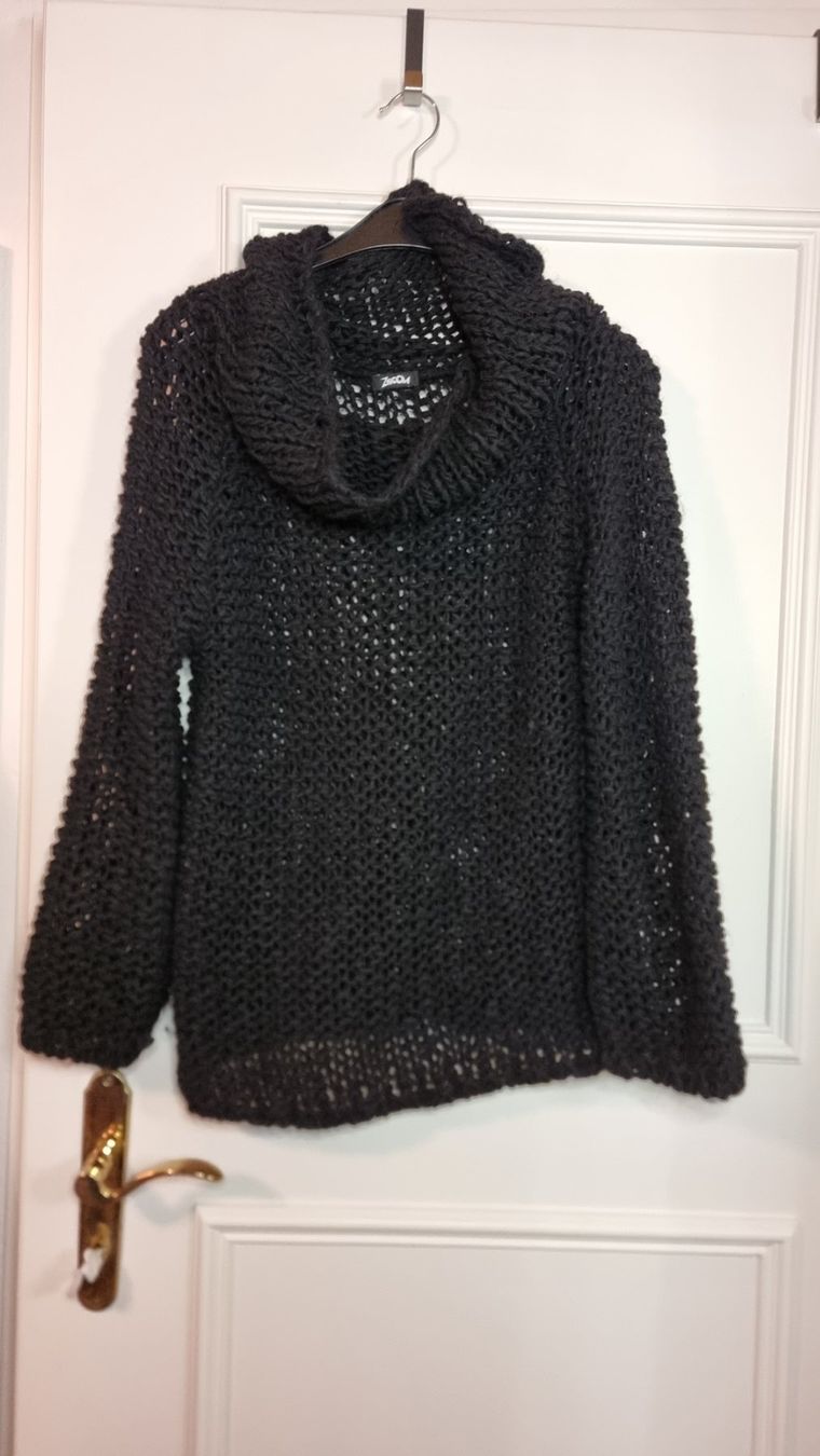 Maglioni & Felpe: Schwarzer Grobstrickpullover, Rollkragen, Gr. 38/40 – Usato da Wald ZH venduto da CapLux 1